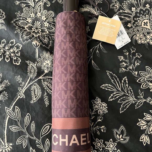 Michael Kors Plum Umbrella with MK Logo - Picture 1 of 1